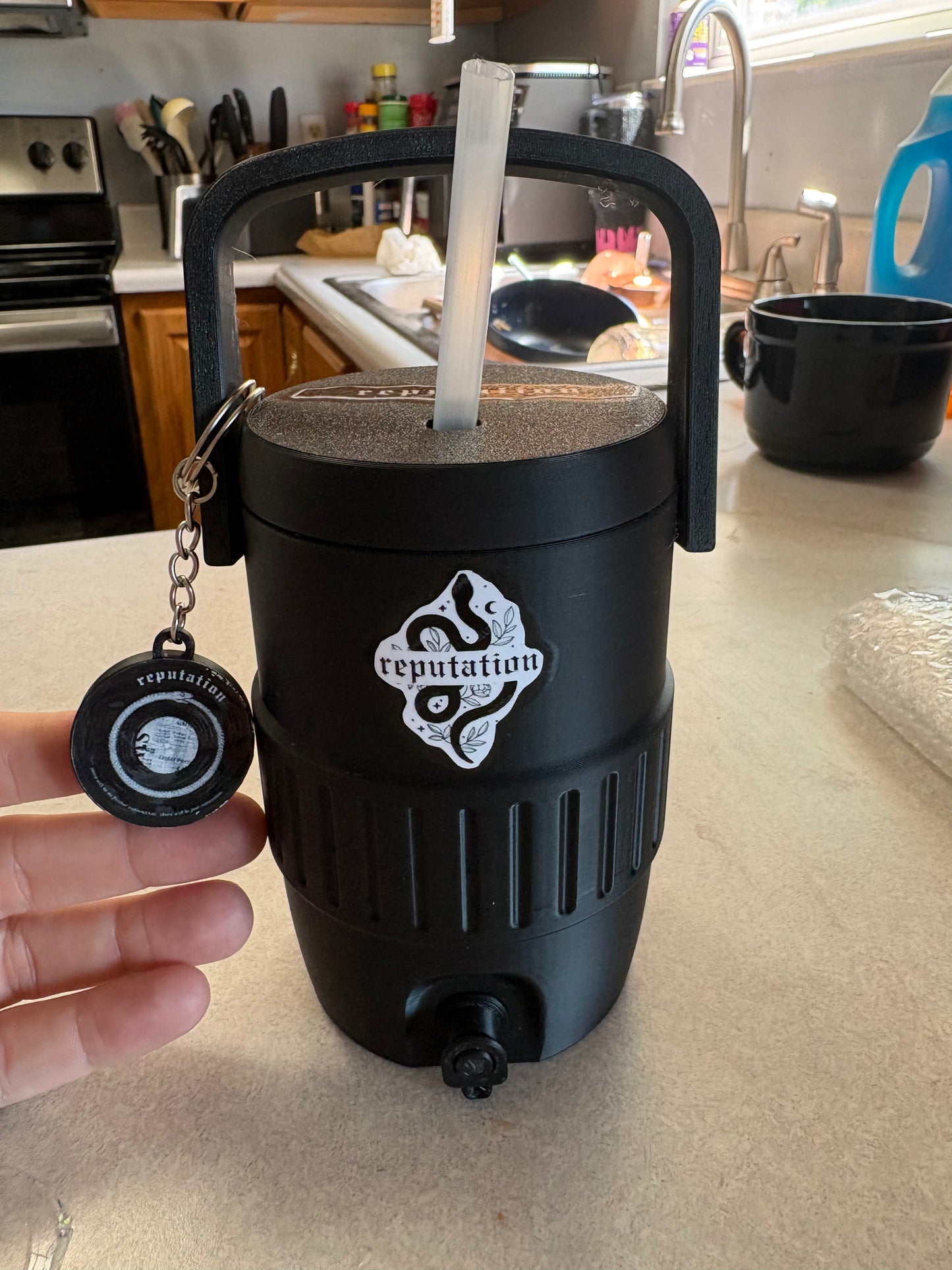 Viral can holder -Taylor designs