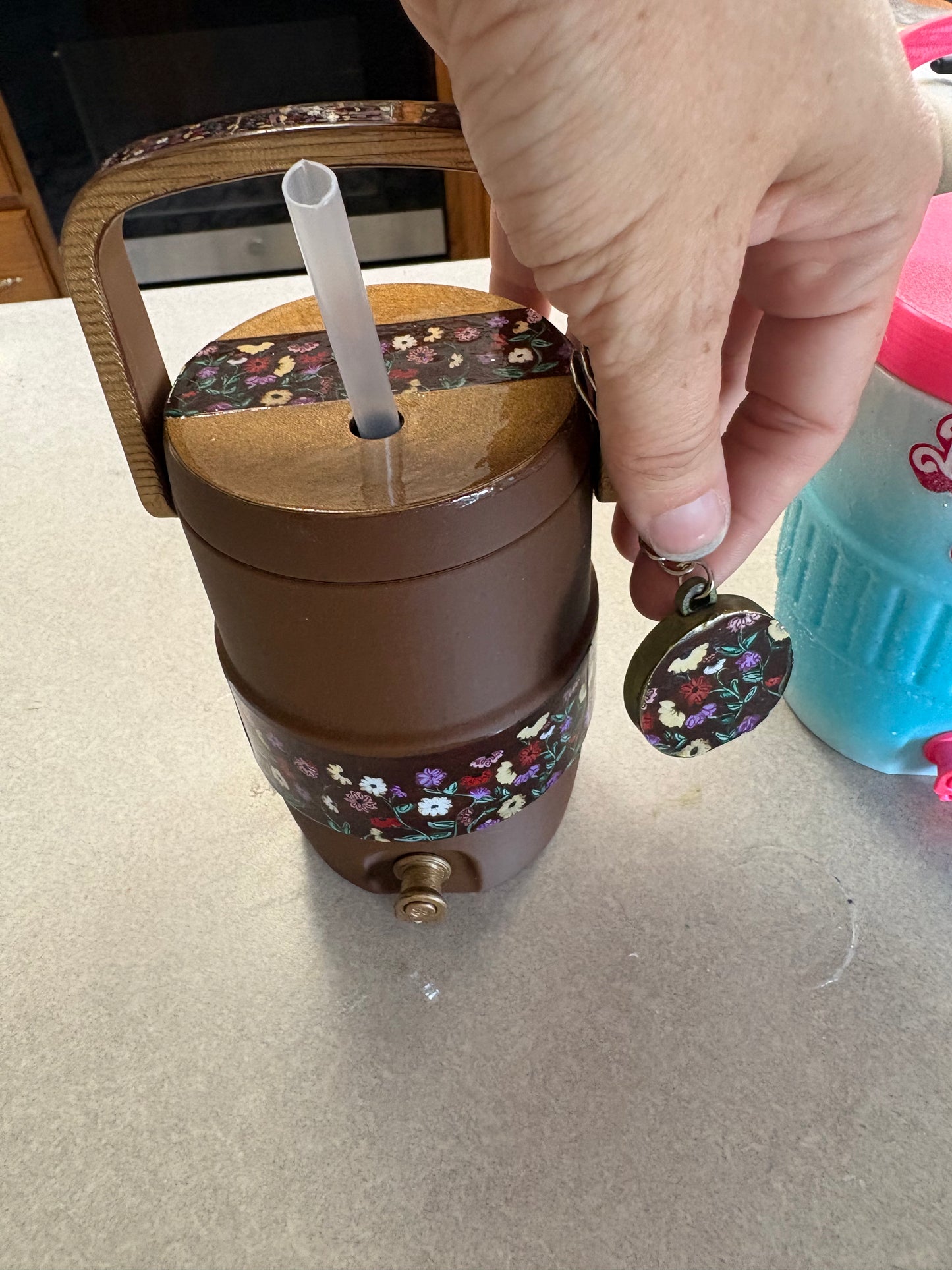 Viral can holder -Taylor designs