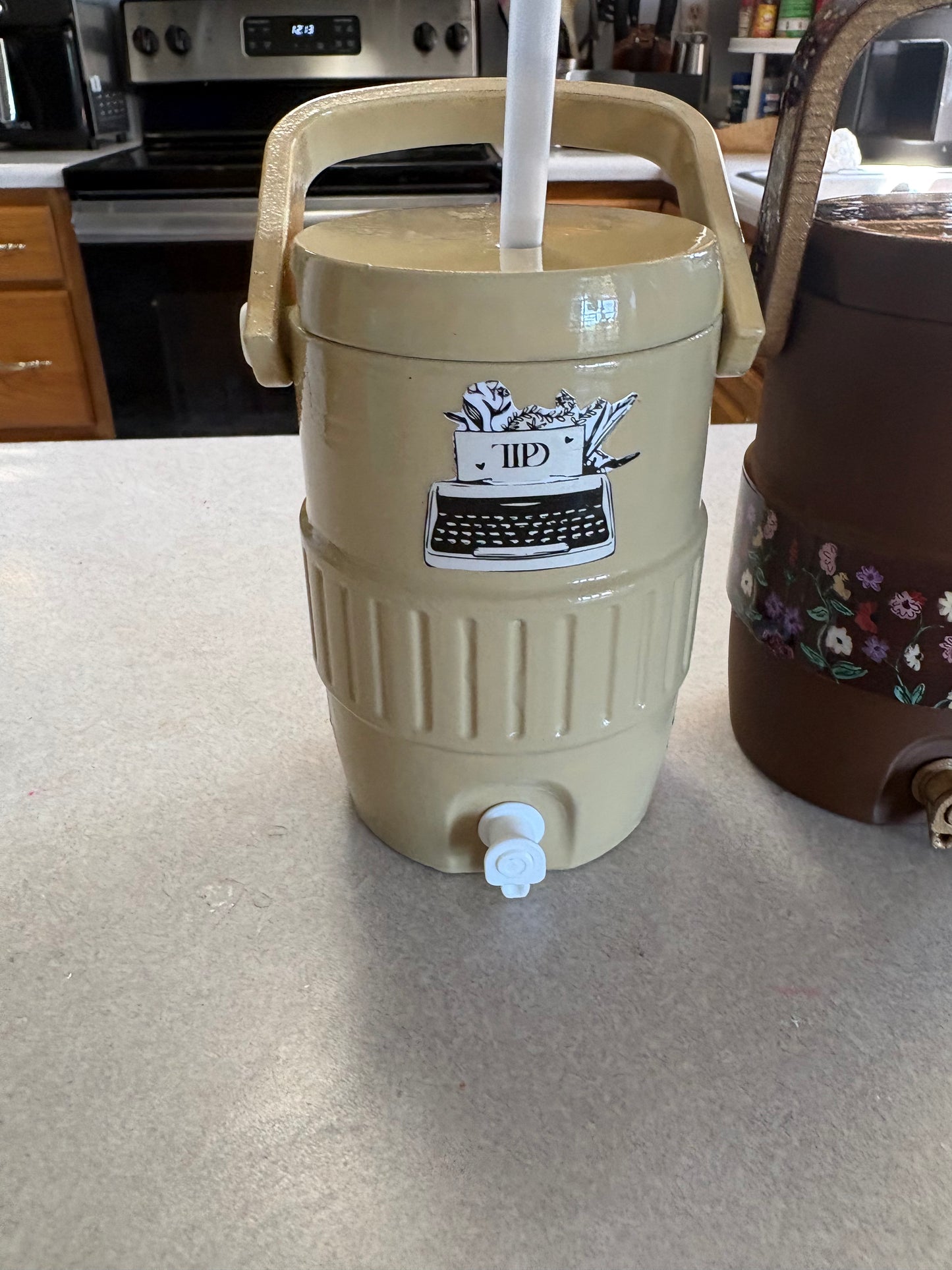 Viral can holder -Taylor designs